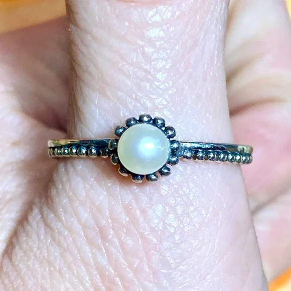 Vintage 925 Sterling Silver Pearl Ring Dainty Solitaire Mini Tea Thumb Ring